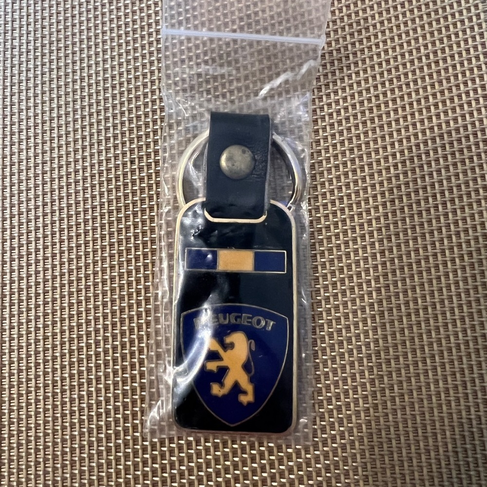 Peugeot Auto Euroseries Key Ring NEW NWT